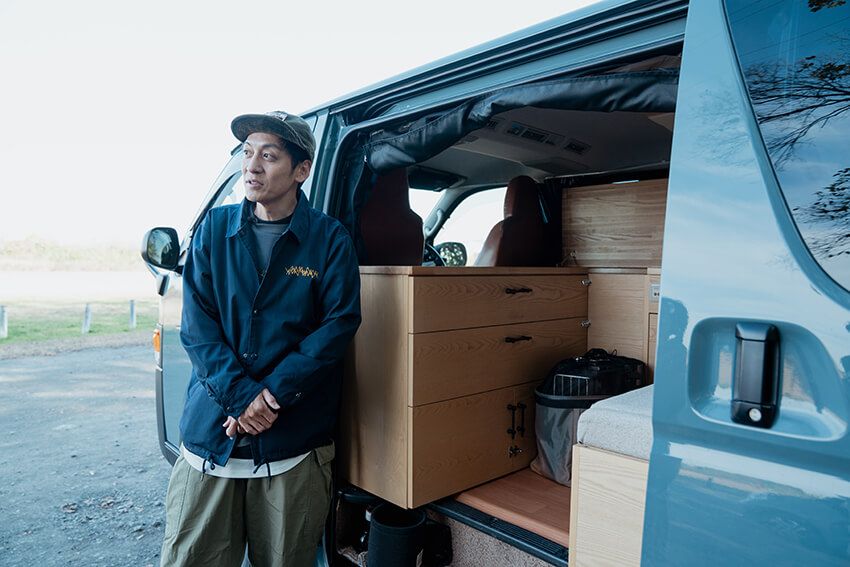 カスタム費700万円の「トヨタ ハイエース」でもまだ不満!?とろサーモン村田のこだわり詰まったカスタム車 - 13枚目の画像