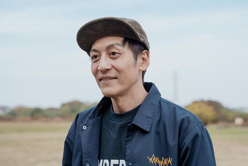 村田秀亮●お笑い芸⼈・とろサーモンのツッコミ担当。2017年「M-1グランプリ」王者。ナレーターや俳優としても活躍。芸能界屈指のキャンプ通であり、ヒロシ率いる「焚火会」に所属するほか、芸人仲間と「すだちCAMP」を結成し、最近ではオフ会も主催している。【YouTube】https://www.youtube.com/@TUBE-vk7so