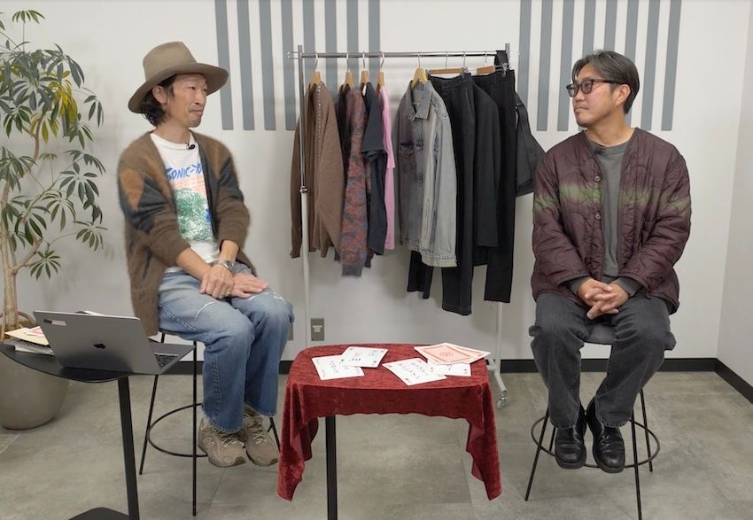 ［左］原 亮太●OCEANS統括編集長。’79年生まれ。落語好きな愛知県出身者。カーディガン、Tシャツ、デニム／ヒステリックグラマー、スニーカー／ニューバランス（すべて私物）［右］菊池陽之介●’79年生まれ。スタイリスト熊谷隆志氏に師事し、2004年に独立した敏腕。ジャケット／OAMC、デニム／H ビューティー＆ユース、ロンT／イレーヴ、ブーツ／オーラリー（すべて私物）