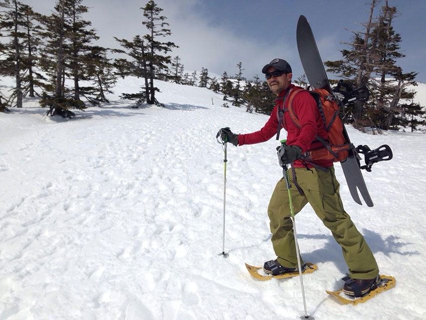 スノーボードを楽しむ石井さん。
