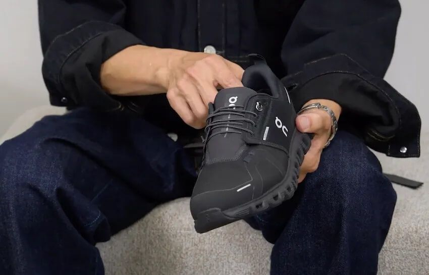 黒スニーカーに黒ブーツ、黒スラックスを比較検証！ 差がつく“黒アイテム”をプロ目線で厳選 - 10枚目の画像