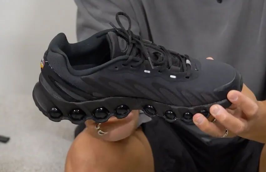 黒スニーカーに黒ブーツ、黒スラックスを比較検証！ 差がつく“黒アイテム”をプロ目線で厳選 - 9枚目の画像