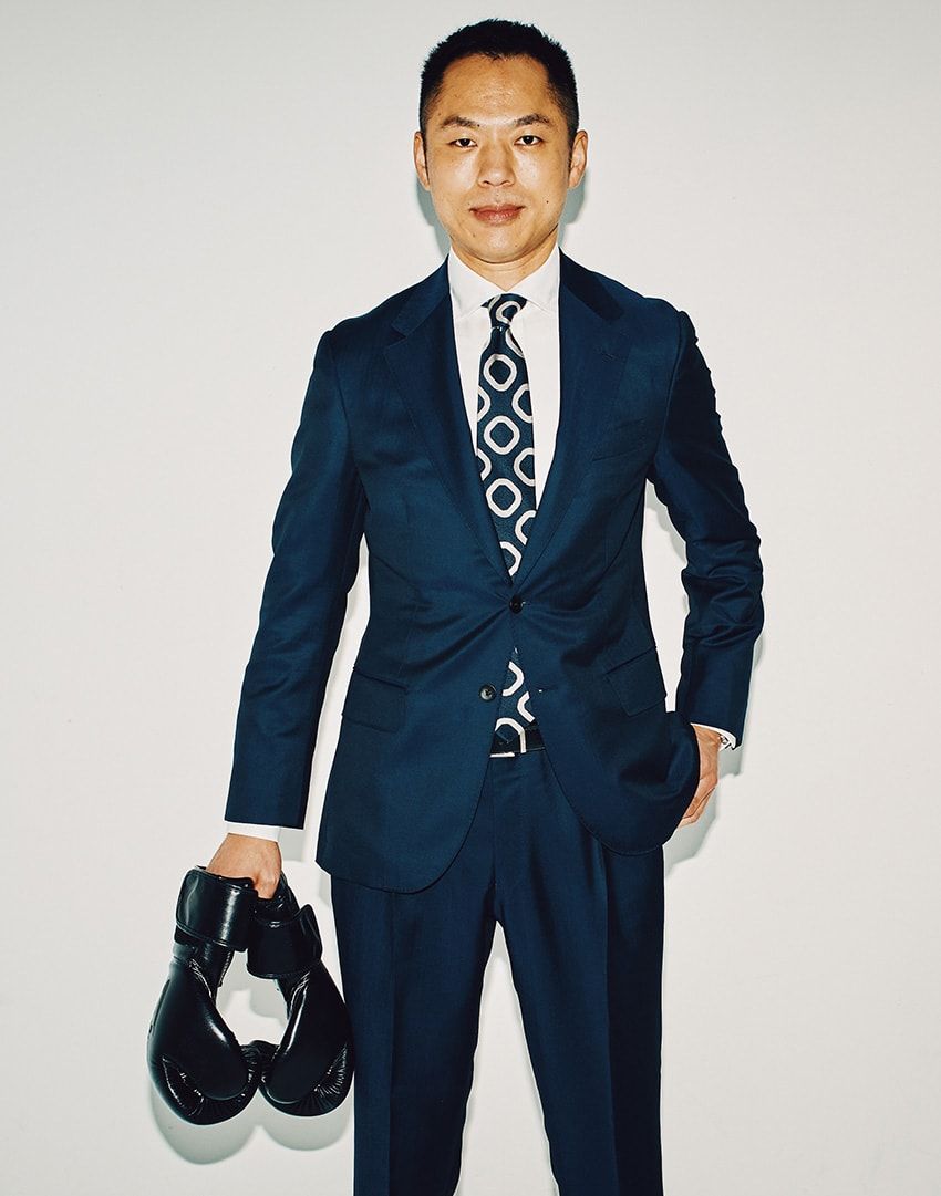 株式会社キーレイズ 代表取締役 齋田 真司さん●1984年、神奈川県生まれ。2007年に明治大学農学部を卒業。同年、平均年収日本一として知られる株式会社キーエンスに入社し、営業職に就く。“同期ビリ”の状況からスタートするも、13年半の在籍時に計5回のセールストップを記録。22年、営業サポート事業を行う株式会社キーレイズを設立。伴走支援先および研修指導先は大手、中堅、中小企業まで多岐にわたり、のべ3000名を超える。25年9月、自身初の書籍『キーエンス 最強の働き方』（PHP）を上梓した。keyraise.co.jp