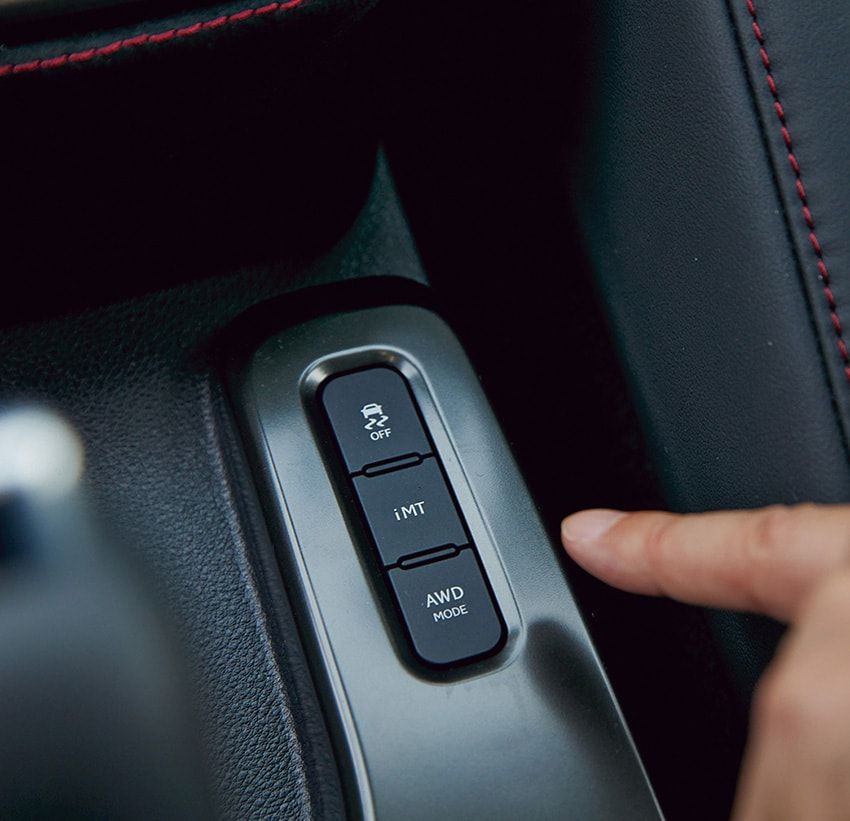iMTはクラッチ / シフト操作を検知してエンジン回転を自動調整してくれるアシスト機能。「変速ショックを抑え、発進や坂道でもエンストしにくいから、MTが久々という人にもありがたい機能。このiMTの出来が良くブリッピングはとても自然。違和感ゼロで日常速度でも“つながる感覚”が味わえました」。