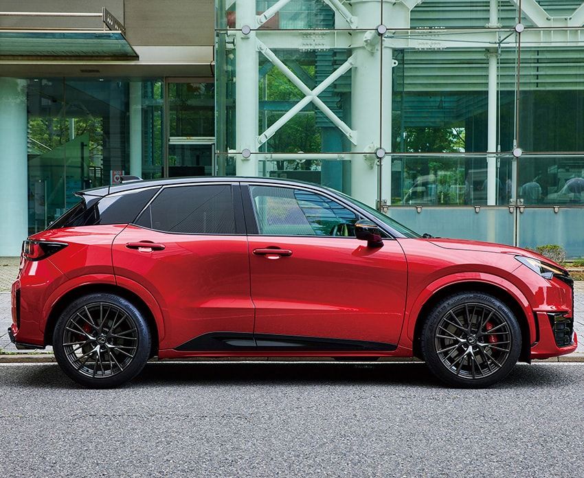 650万円〜／レクサス