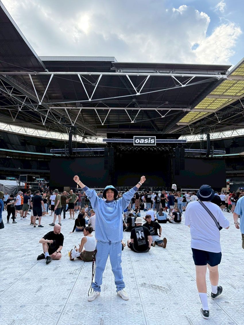 オアシスのライブ会場で撮影。