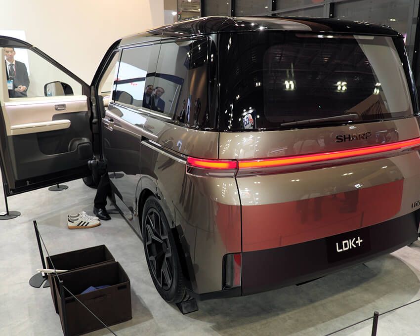 家の太陽光発電や住宅用蓄電池と組みあわせた効率的な給電・充電が可能になるそう。