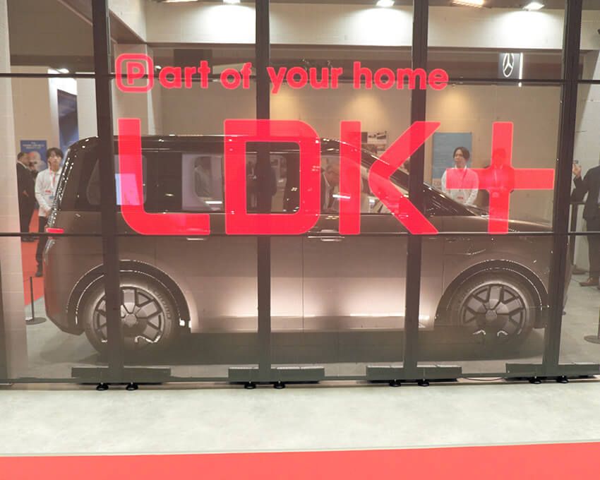 家の中の家電と連携することで、AIが住人の好みを学習。だから車のエアコンの温度も“ちょうどいい感じ”にしてくれる。