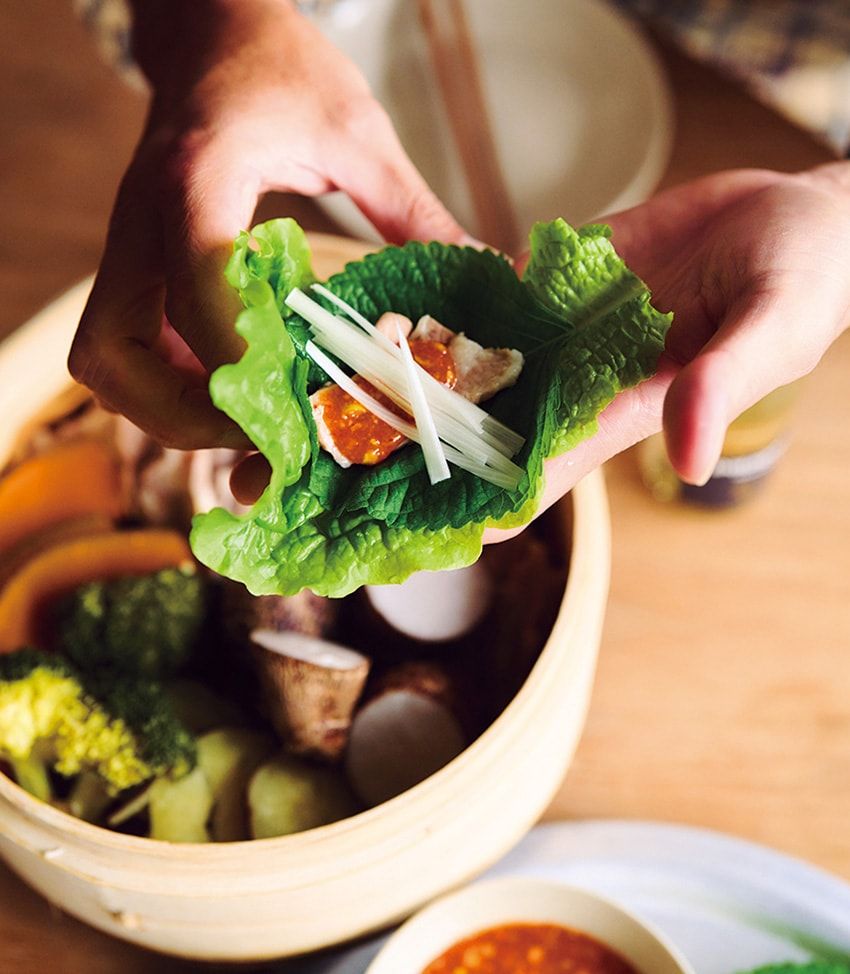 冬野菜と食べる「蒸しギョプサル」のレシピを公開！肉はしっと〜り、野菜は旨みマシマシに - 1枚目の画像