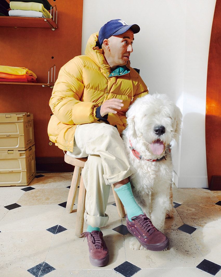 フランスでは、ダウンについて特別語ることはほとんどない。ただの実用服だからだ。モコっとしたあの感じは好きじゃないが、余計な口を聞かず、最高の仕事を果たすところが好きだ。