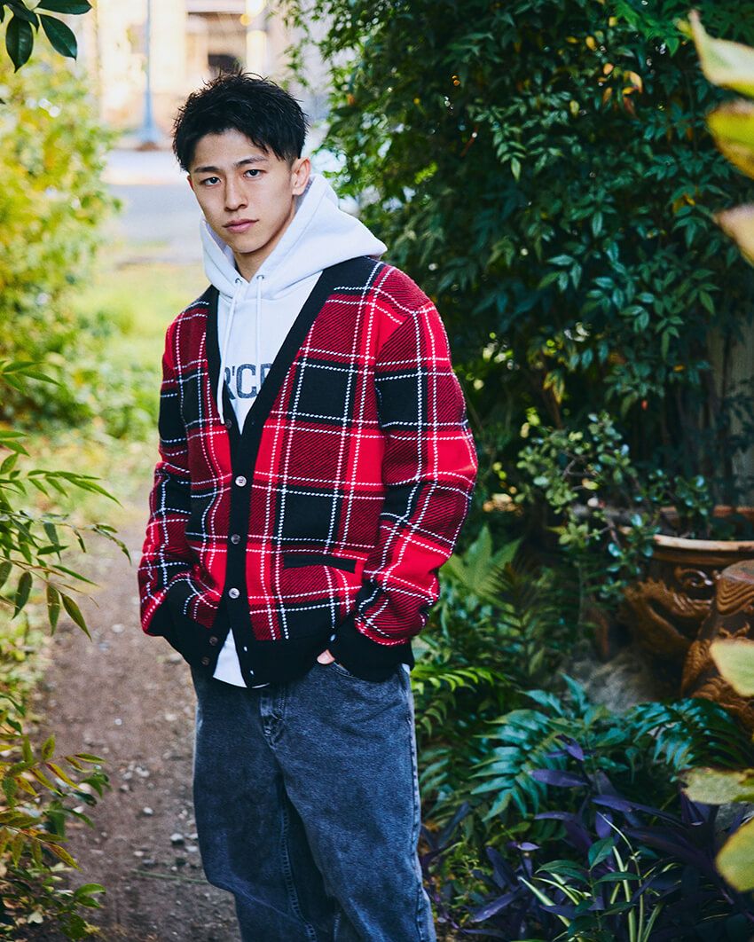 ムエタイ世界王者・吉成名高をパパラッチ！黒デニムで魅せた等身大の私服スタイル - 13枚目の画像