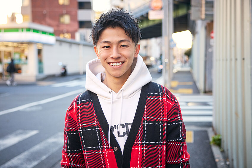 ムエタイ世界王者・吉成名高をパパラッチ！黒デニムで魅せた等身大の
