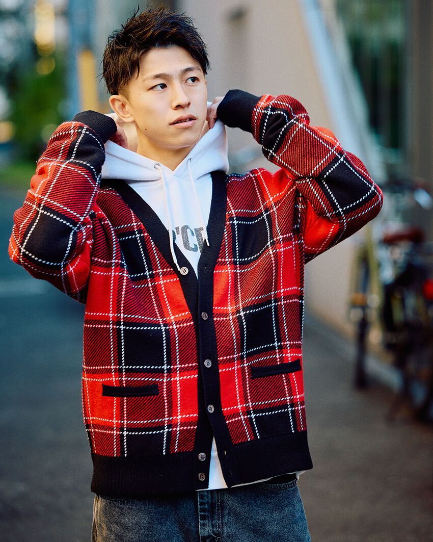 ムエタイ世界王者・吉成名高をパパラッチ！黒デニムで魅せた等身大の私服スタイル - 11枚目の画像