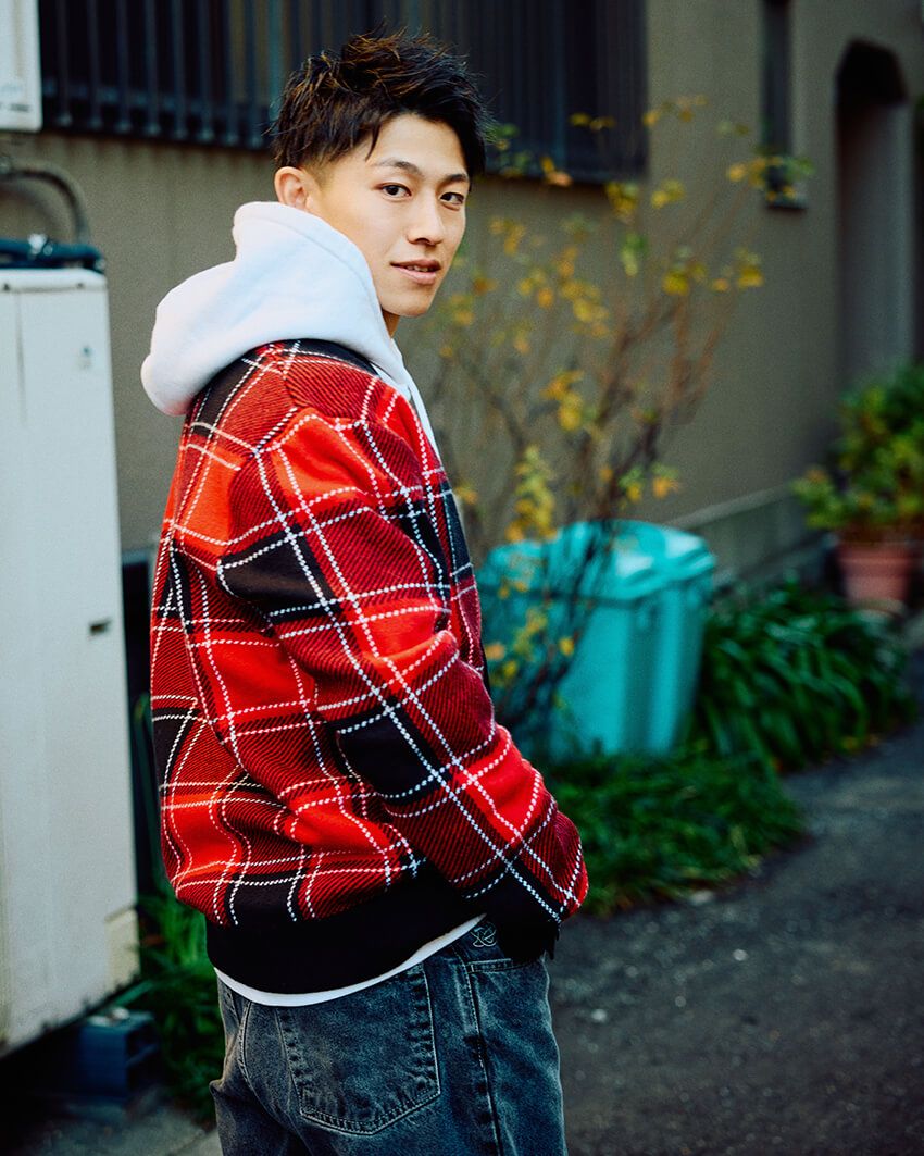 ムエタイ世界王者・吉成名高をパパラッチ！黒デニムで魅せた等身大の私服スタイル - 12枚目の画像