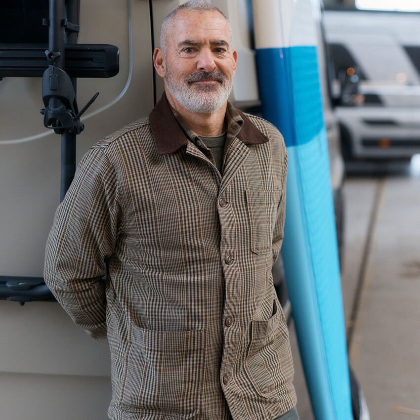 スーリーで初めてのアンバサダーとなり唯一のシグネチャー製品を持つ、ギャレット・マクナマラ（Garrett McNamara）は、レジェンド的ビッグウェーブサーファー。日本に暮らしていたこともあり、寿司とセブンイレブンが大好きだそうだ。