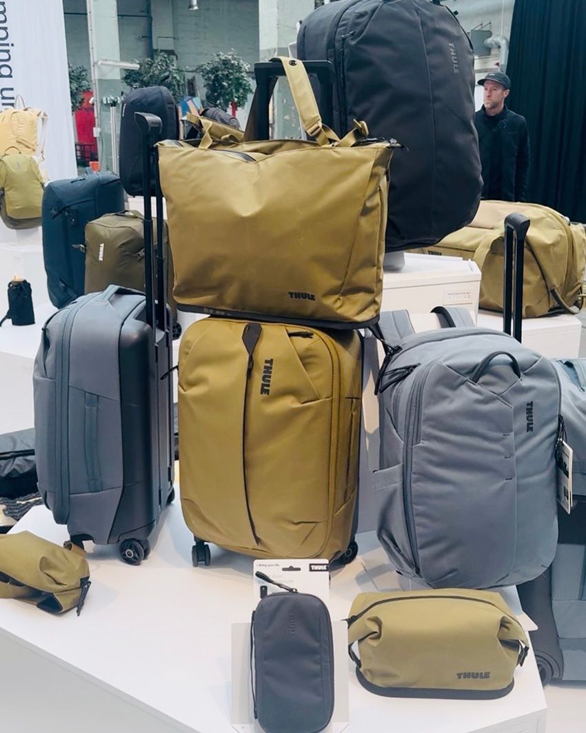ファッションとも合わせやすい大人っぽいカラーリングが特徴。スーツケースからバックパック、ポーチまでさまざまなタイプのものがラインナップ。