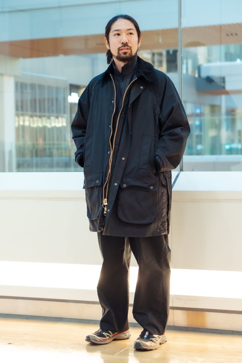 【バブアー応用編】コラボ、ワッペンアレンジ、意外な合わせ……定番ブランドの潜在能力を街角スナップで！ - 6枚目の画像