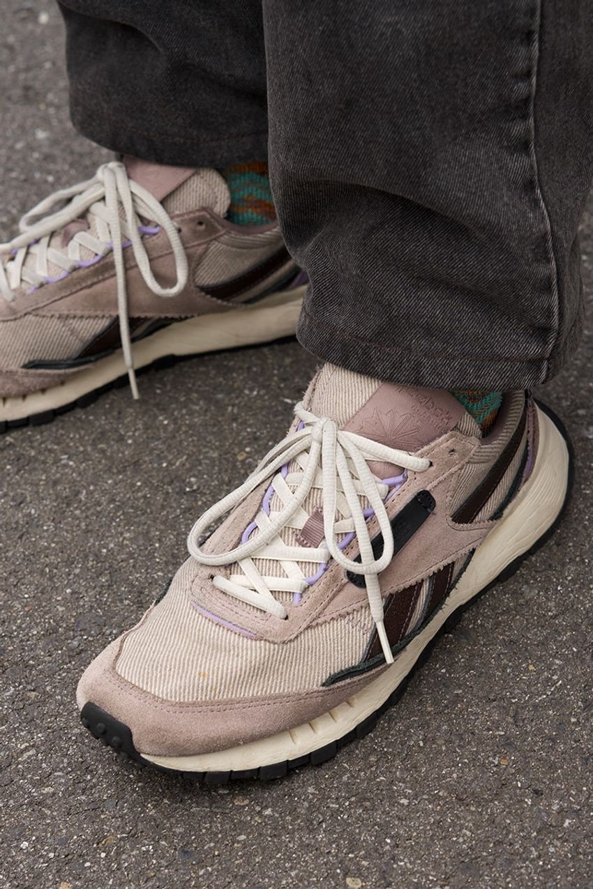 “カーキ色アウター”でしか満たされない気持ちがある⁉︎定番色をセンス良く着る秘訣をスナップで - 7枚目の画像