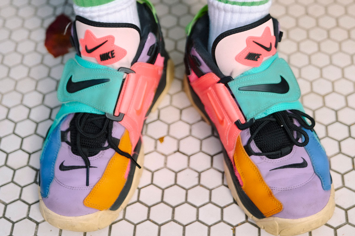 ニューバランス、ヴァンズ、アディダスetc.“色スニーカー”で装いを