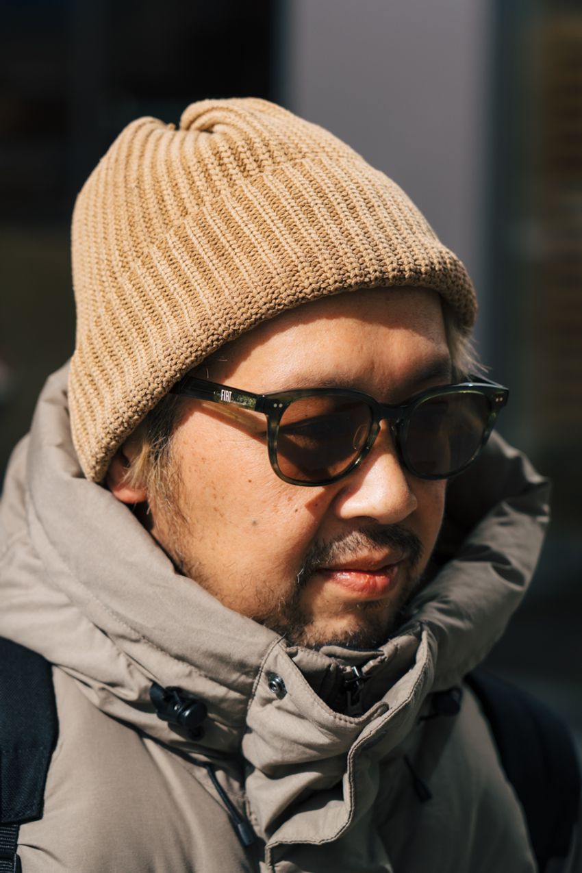 GU、ナンガ、L.L.ビーンetc.“ブラック以外”のダウンコーデを5名の街角スナップで - 5枚目の画像