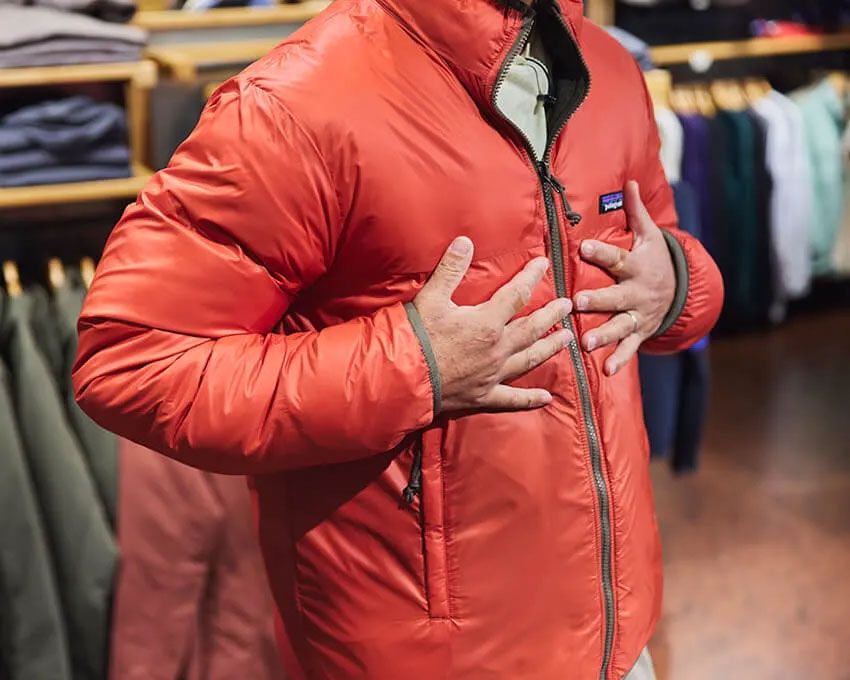 ナイロン面を表にして着用。