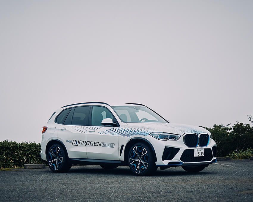 BMWの新世代車をイッキ乗り！日本初上陸のワゴンから水素燃料車まで、現在の最適解となる3台 - 9枚目の画像