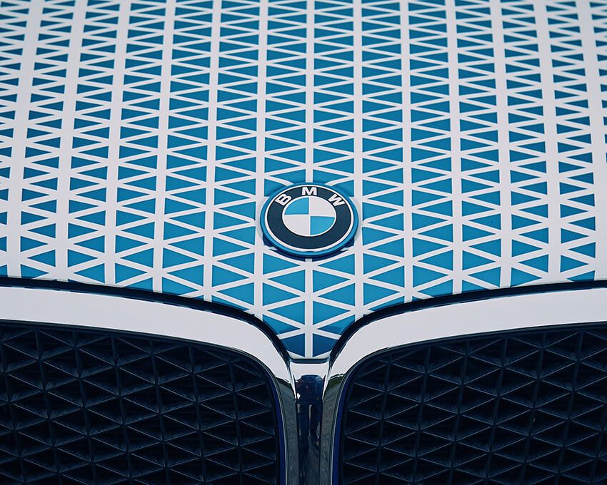 BMWはグループ全体でBEVを15モデル展開中。昨年は販売台数の6台に1台がBEVとなった。さらに今後2年間で6モデルを追加予定。一方でFCEVは1979年から研究を続け、2023年にはiX5 Hydrogenによる実証走行を世界各地で行っている。