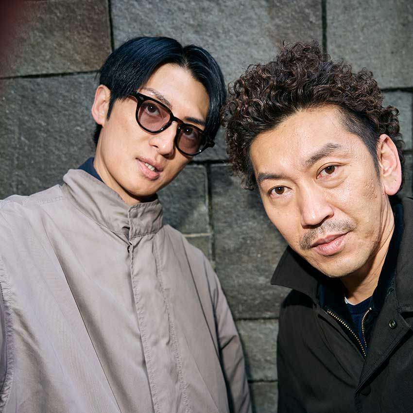 ツートライブ●［左］たかのりさん、［右］周平魂さん。大学の同級生として出会いNSC大阪校30期で共に学んだ後、2008年にコンビ結成。2025年の『THE SECOND〜漫才トーナメント〜』で3代目王者に輝いた。 