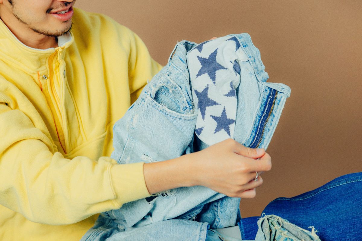 ’72年設立の米国ブランド、フェイデッドグローリーのペインタータイプ。「初めてはき潰したデニムです。ポケットスレーキが星柄になっている遊び心あるディテールも気に入っています」