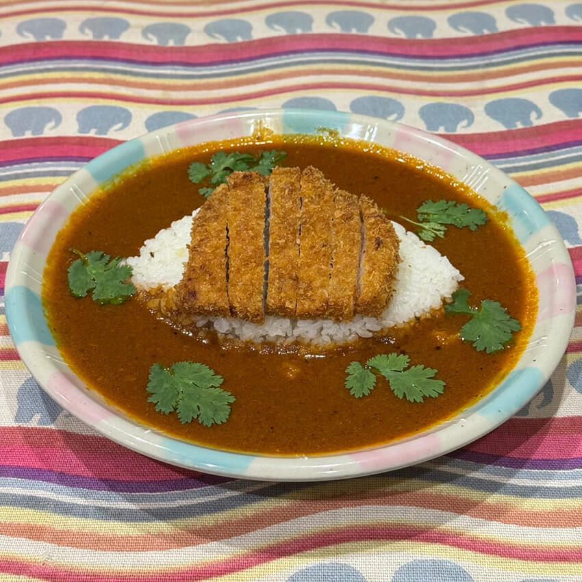 毎週水・木曜日は「カツカリー」の日。「カツカリー」日本米1180円、バスマティスライス1380円、辛増し100円。