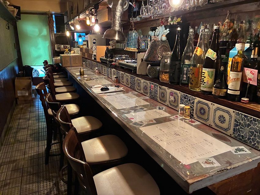 ジョニーのビリヤニ 大阪北浜店の内観。