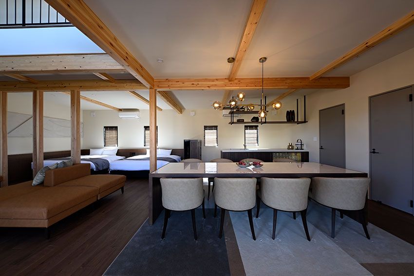 メゾネットコテージは2名利用で1人3万9855円〜、4名利用で1人2万1427円、6人利用で1人1万5285円〜という価格設定。ドリンクのフリーフロー、朝晩食事代込み。