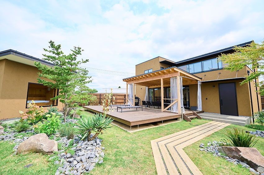 サウナ付きのメゾネットスイート。2名利用で1人7万4820円～、10名利用だと1人1万7364円で宿泊できる。