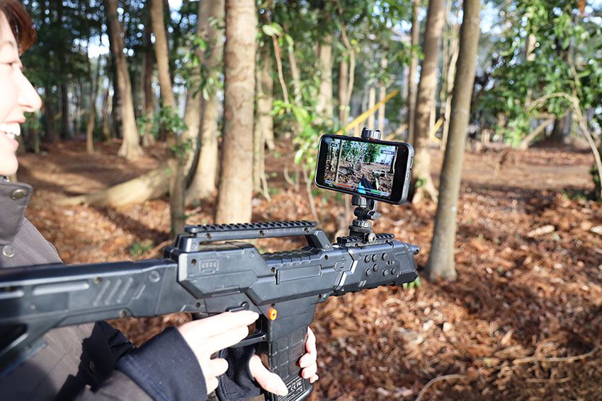 広大な敷地を活かした「恐竜ARシューティング」。ステージごとにさまざまな恐竜が襲いかかる！