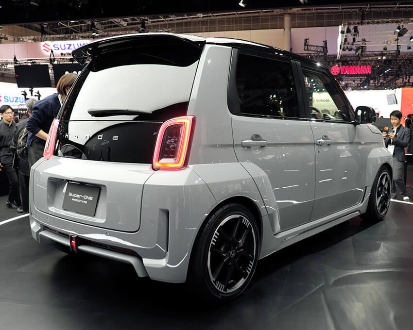 軽自動車なら最高出力は64ps止まりだけれど、ブリスターフェンダーで軽自動車サイズを超えているから、パワーも超えるかも？