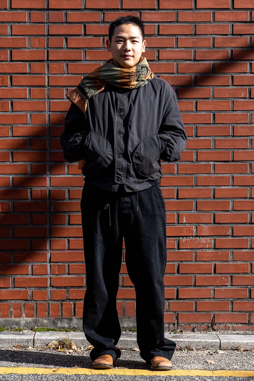 首元に彩りを添えた「冬のマフラーコーデ」5選！東京＆韓国の洒落者たちの模範解答 - 16枚目の画像