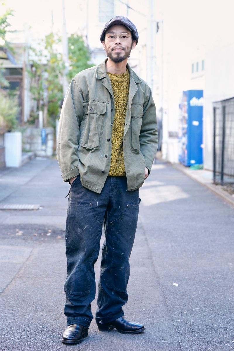 ジャケット、ニット＝ともに古着