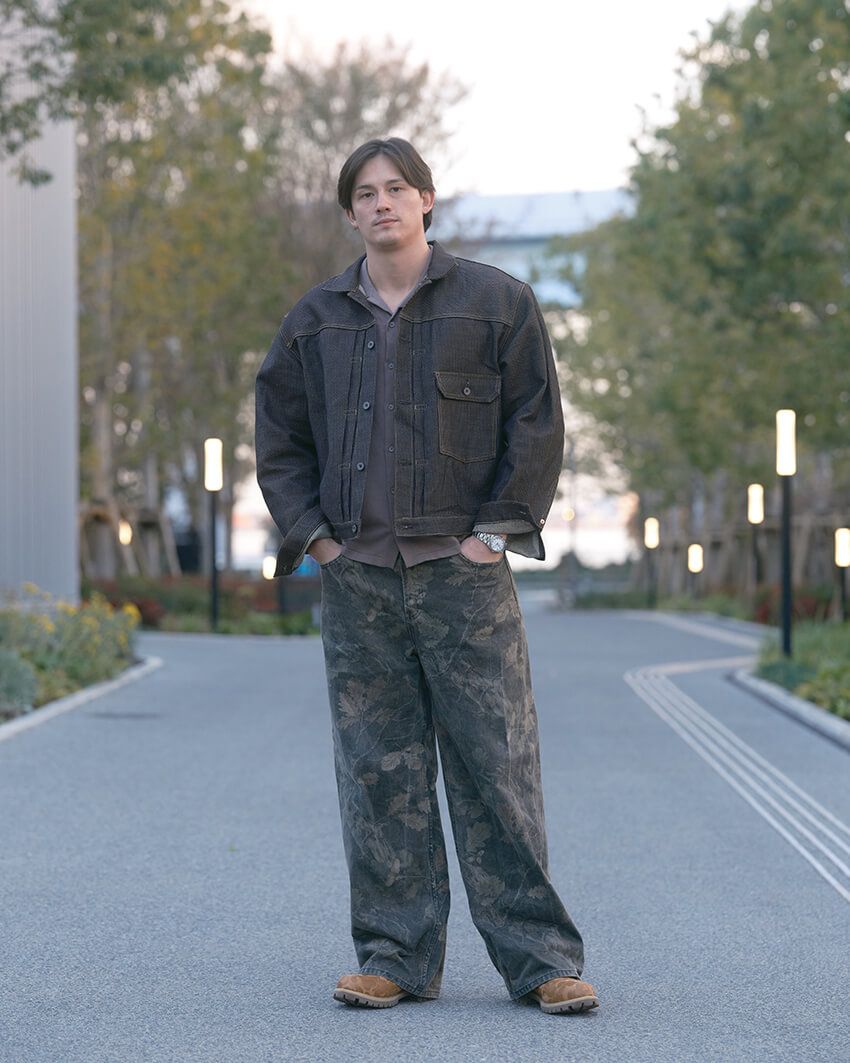 Gジャン＝キャピタル　シャツ、パンツ＝不明　時計＝ロレックス　ブーツ＝ティンバーランド×ア ベイシング エイプ