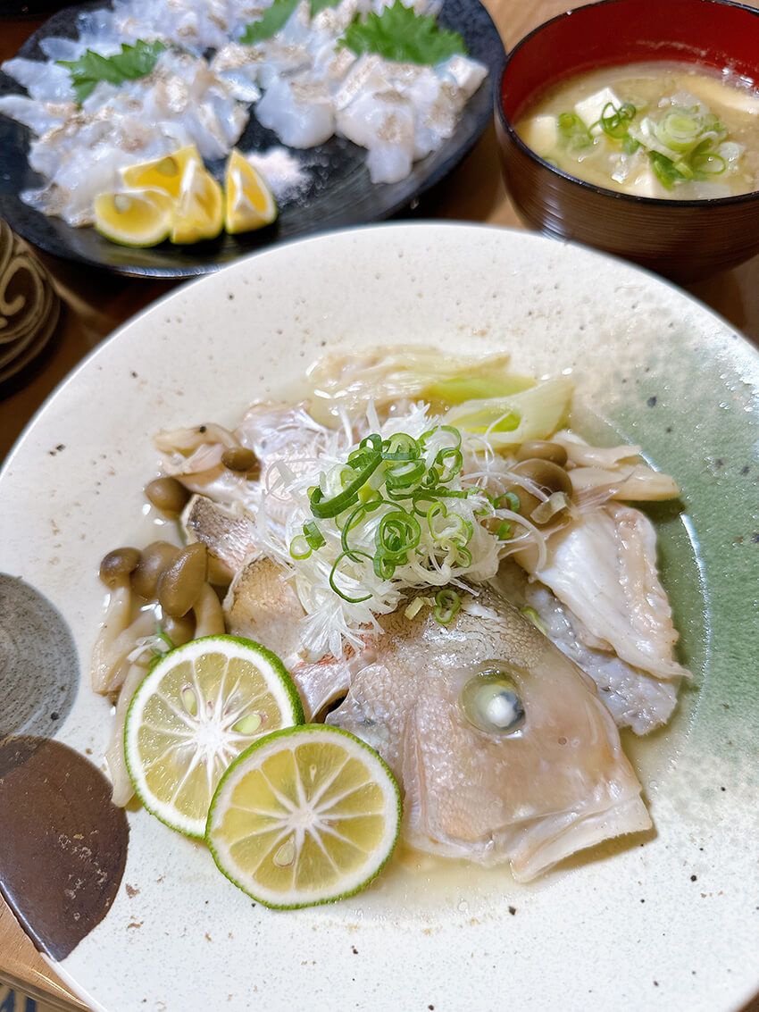 シンプルな酒蒸しも美味。湯気とともに広がる甘い香りは、疲れた身体を優しくほどいてくれる。