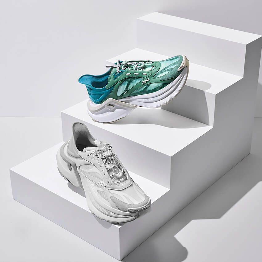 「フェンディフライト」スニーカー　¥162,800 税込み (ウィメンズ:ホワイト、ブラック、マルチカラーの 3 色展開、メンズ:ホワイト、ブラック、グリーンの 3 色展開)