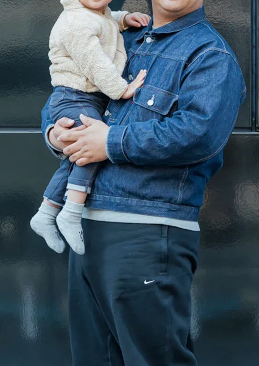 着こなし上手なパパの“足元”、支持率No.1は「アクティブパンツ×スニーカー」だった！ - 1枚目の画像