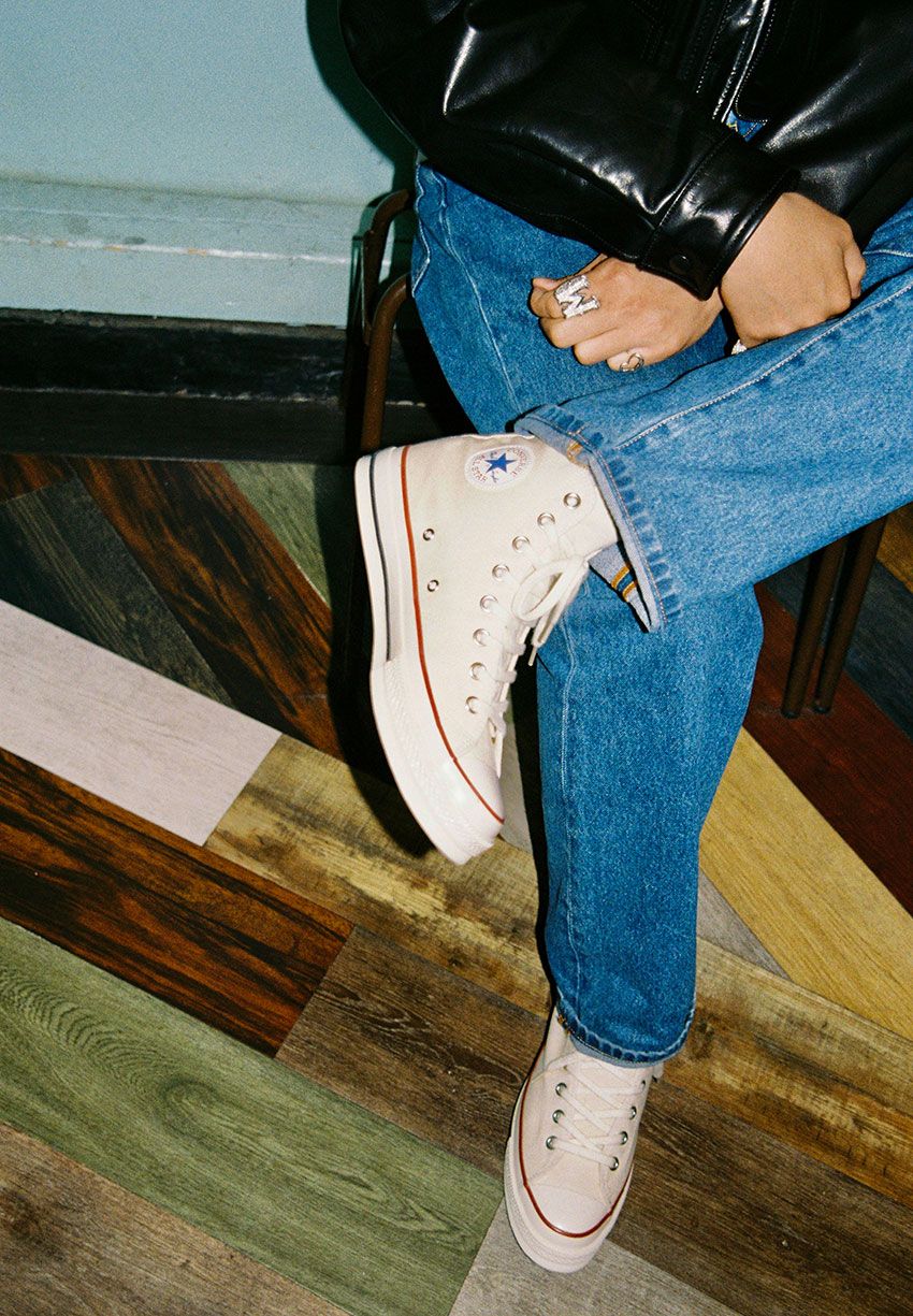 【明日】この別注コンバース、実は“デニム仕様”！経年変化を楽しむオールスター、仕掛け人は…… - 2枚目の画像