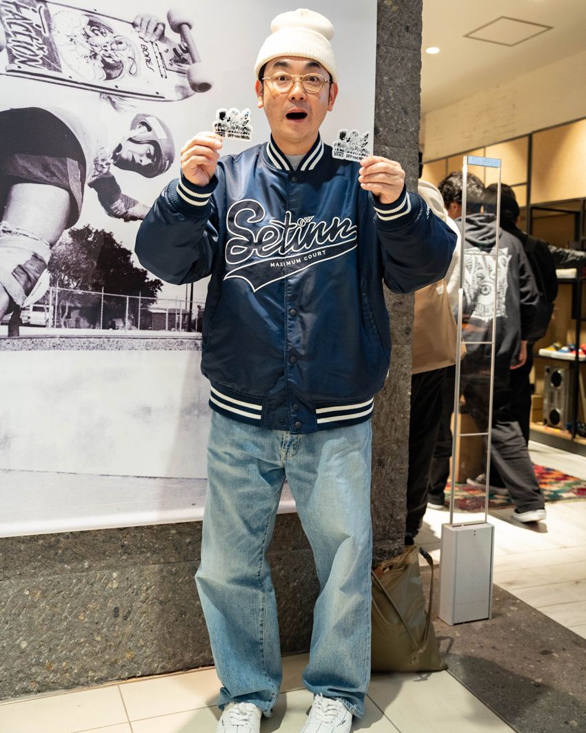 近頃人気を博す単丈アウター。中田さんは「セットイン」のスカジャンをチョイス！  足元には同じくセットイン×ヴァンズオーセンを着用していた。