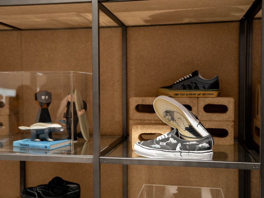 ちなみに、同店では昨年11月に発売された花井さんとの最新コラボのオーセンティック「Vans Artist Collection: Yusuke Hanai」もリストックされている。