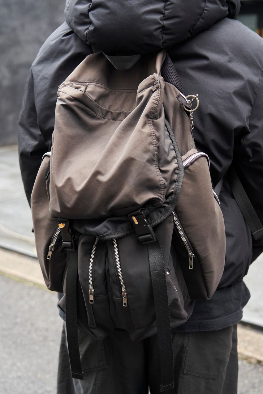 “オールブラックコーデ”は真冬こそ本領を発揮する！多彩に黒を遊んだ5人をピックアップ - 5枚目の画像