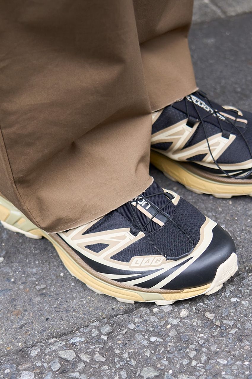 【青vs.茶vs.黒】“ワントーンコーデ”を実践するなら何色が好み？ 街角の好サンプルをイッキ見！ - 5枚目の画像