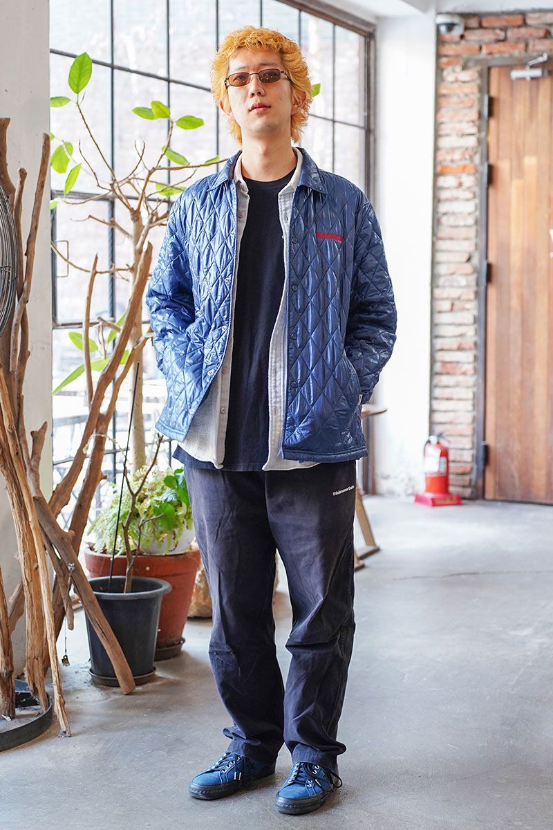 ジャケット、シャツ、Tシャツ、パンツ＝すべてディスイズネバーザット