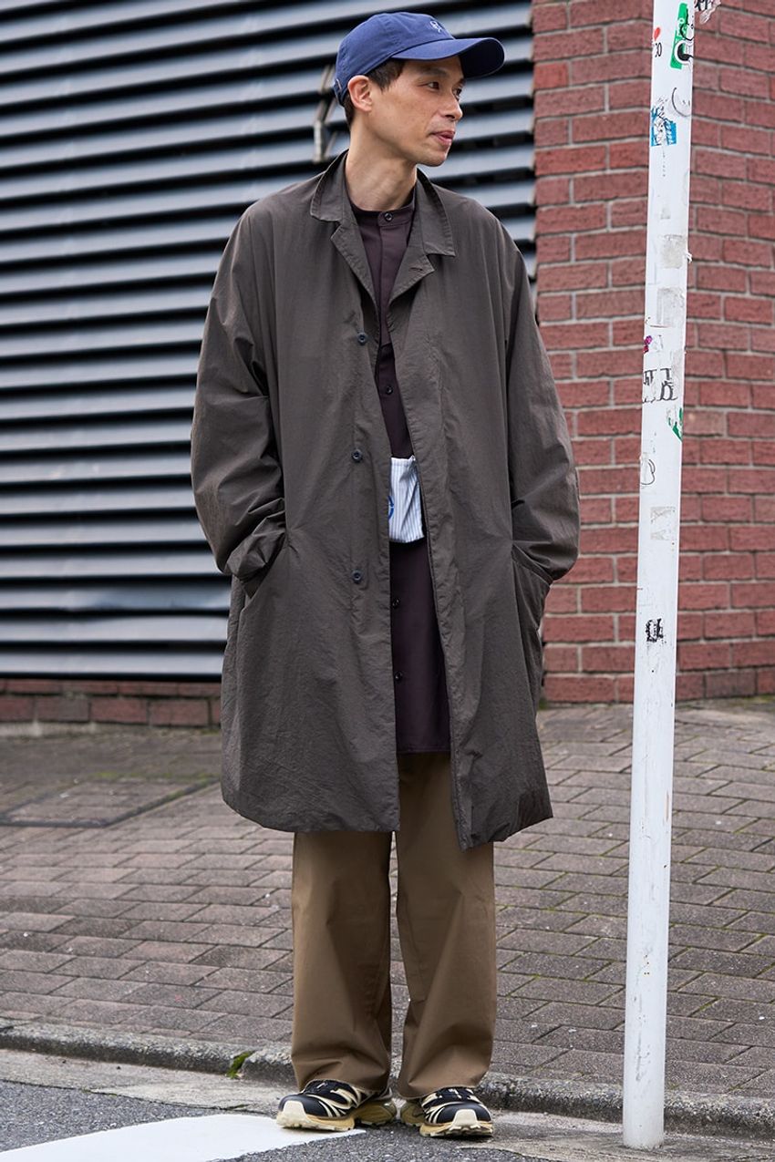 【青vs.茶vs.黒】“ワントーンコーデ”を実践するなら何色が好み？ 街角の好サンプルをイッキ見！ - 4枚目の画像