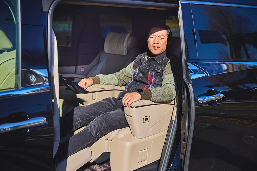 「同居中の義母のために」ゲレンデからアルファードへ！芸人はなわ、“松井秀喜似”の愛車に宿る家族愛 - 1枚目の画像