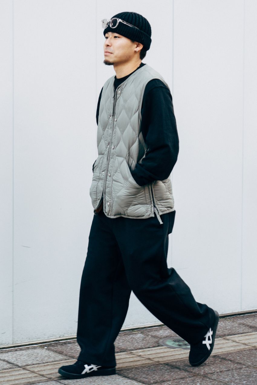 街で高支持の“インナーダウン”はタイオン、モンベルetc.重ね着上手5名のコーデ術をスナップ！ - 4枚目の画像